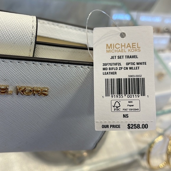 Michael Medium Crossgrain Leather Bifold Wallet
Optic White
NWT - Picture 13 of 16